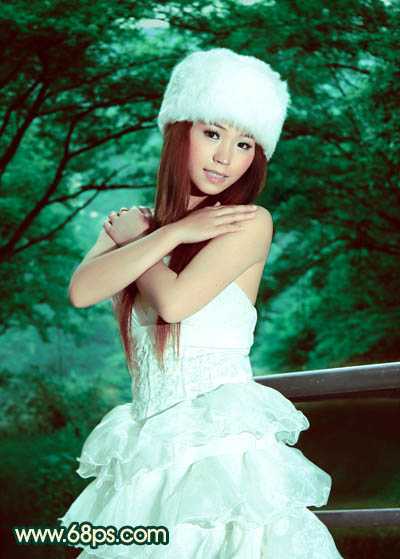 ‘Photoshop将外景美女图片调制出漂亮的暗调青绿色效果‘