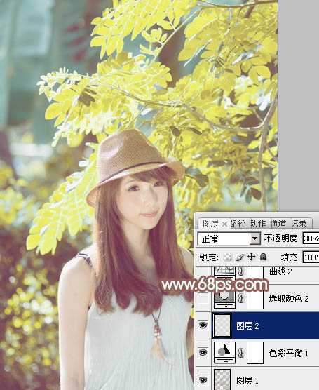 ‘Photoshop将绿树边的美女调制出甜美的小清新淡褐色‘