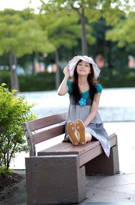 ‘Photoshop为夏季外景图片转为清爽的秋季淡冷色‘