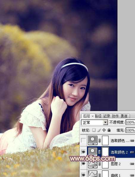 ‘Photoshop将草地上的美女调制出柔美的橙紫色‘