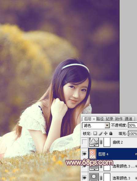 ‘Photoshop将草地上的美女调制出柔美的橙紫色‘
