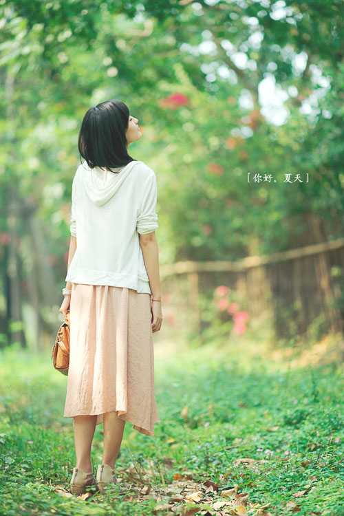 ‘Photoshop将绿荫下的美女调制出日系淡冷色效果‘
