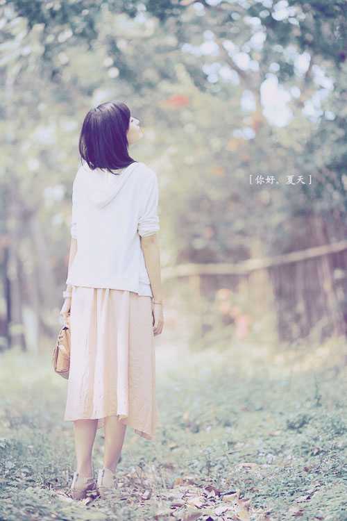 ‘Photoshop将绿荫下的美女调制出日系淡冷色效果‘