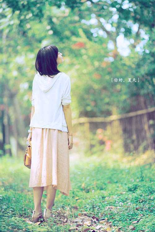 ‘Photoshop将绿荫下的美女调制出日系淡冷色效果‘