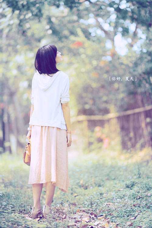 ‘Photoshop将绿荫下的美女调制出日系淡冷色效果‘