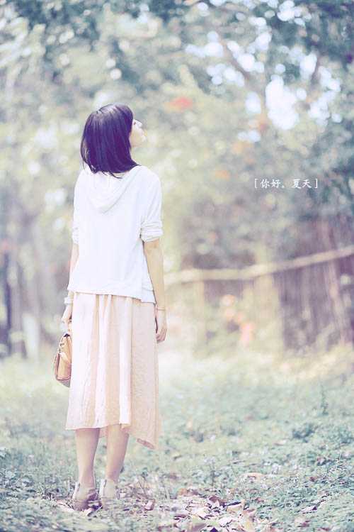 ‘Photoshop将绿荫下的美女调制出日系淡冷色效果‘