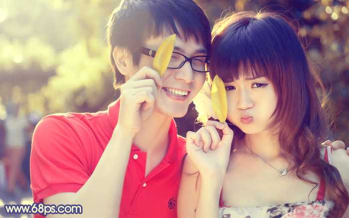 ‘Photoshop将外景情侣图片添加上灿烂的阳光色‘